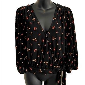 Madewell 
Floral Wrap blouse 
Size: Small